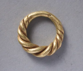 Annular ring (gold)